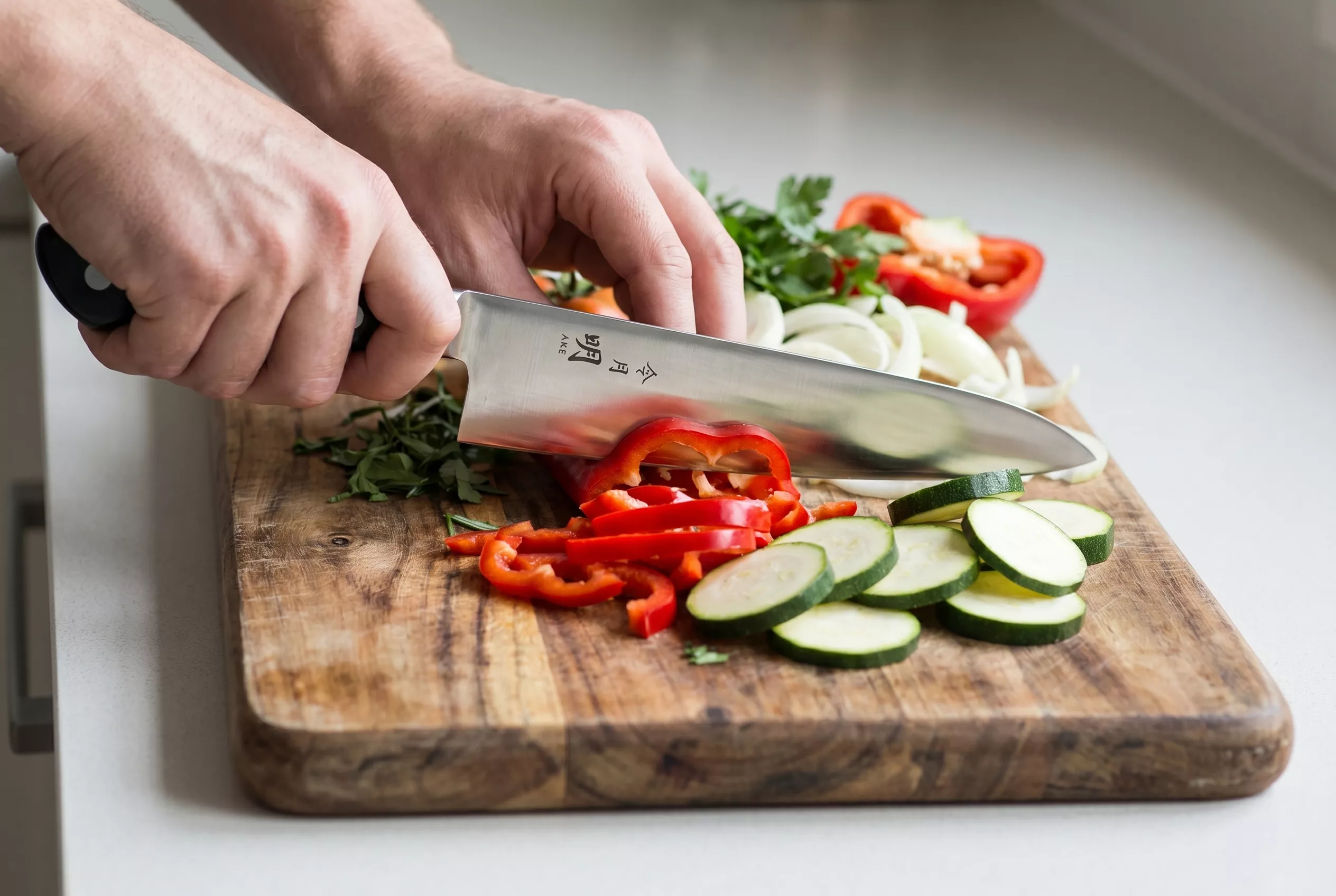 Fuji Cutlery Akira Reigetsu Nóż szefa kuchni 21 cm FC-0107