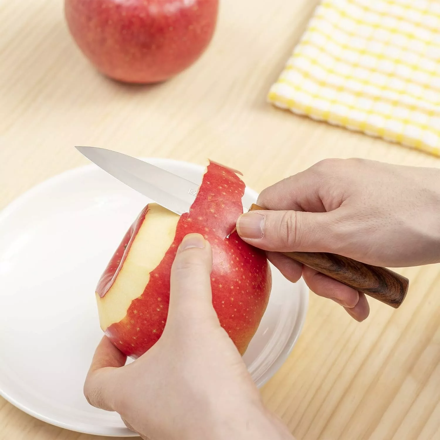 KAI Nóż do obierania warzyw i owoców 9 cm DH7361