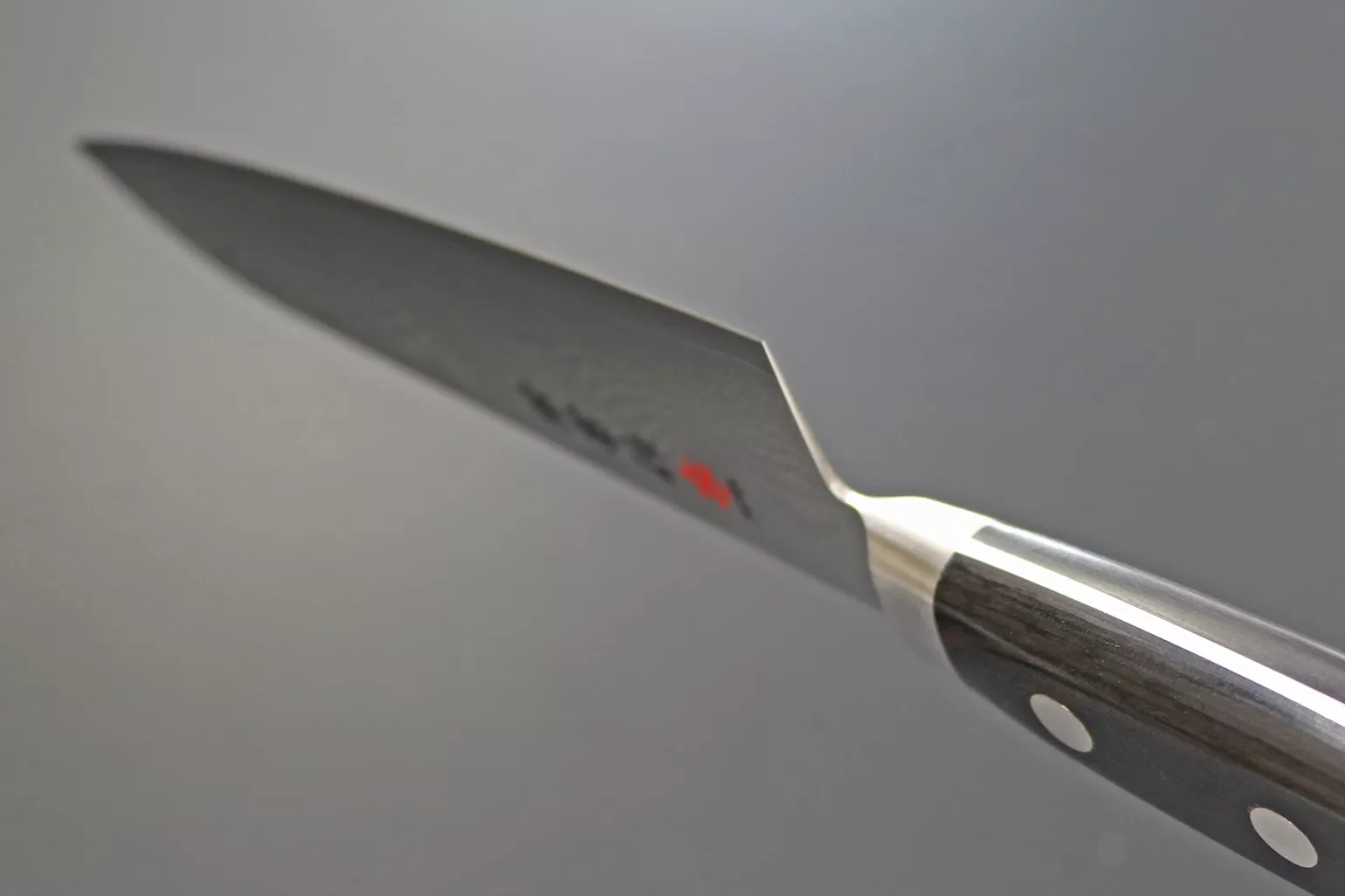 Nóż Kanetsune Santoku KC-103, ostrze 18 cm, stal VG-10 Damasceńska