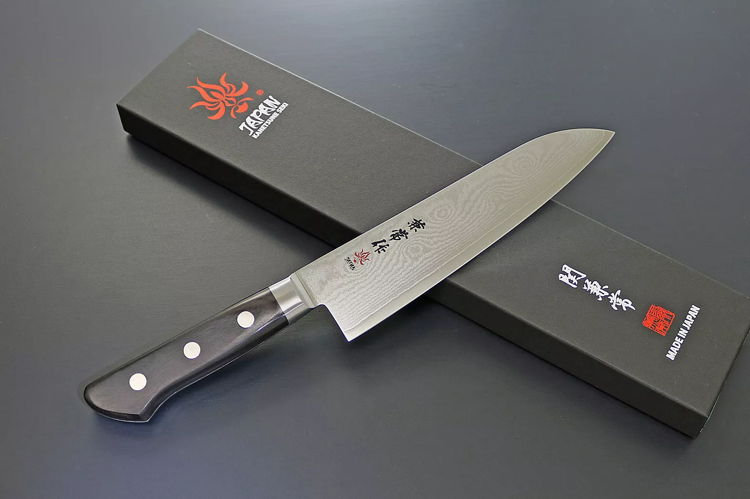 Nóż Kanetsune Santoku KC-103, ostrze 18 cm, stal VG-10 Damasceńska