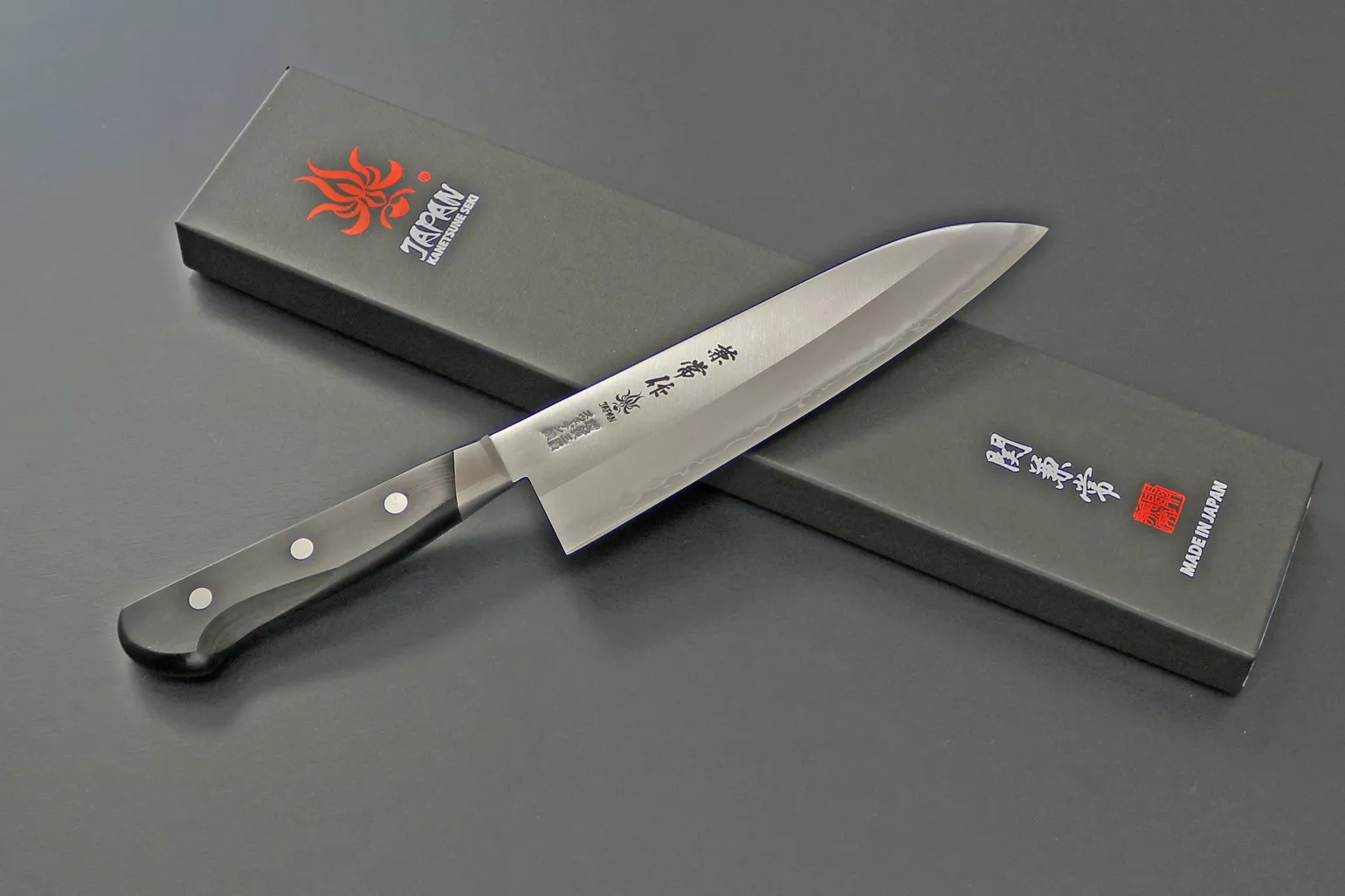 Kanetsune YS-900 KC-152 Nóż Santoku, ostrze 18 cm