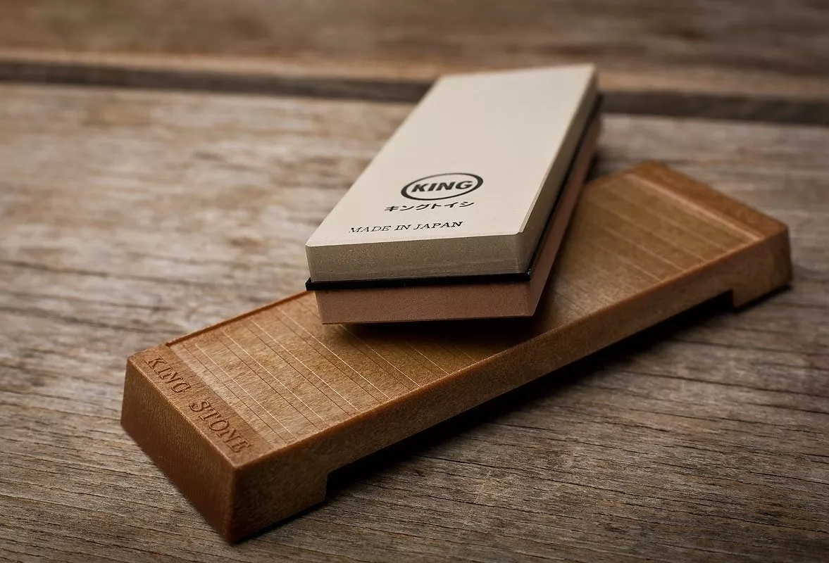 Kamień wodny King Deluxe KW-65, dwustronny 1000/6000, z podstawą