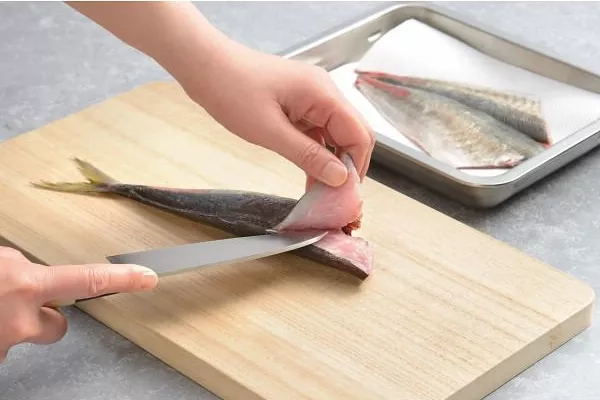 Tsubamesanjo Chitose Santoku – Nóż kuchenny, ostrze 15.5 cm, stal molib